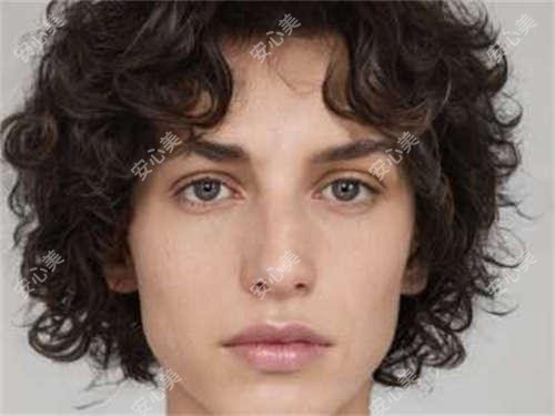 深圳中医院一门诊价格表公开吗，医生技术资质与口碑深度解析